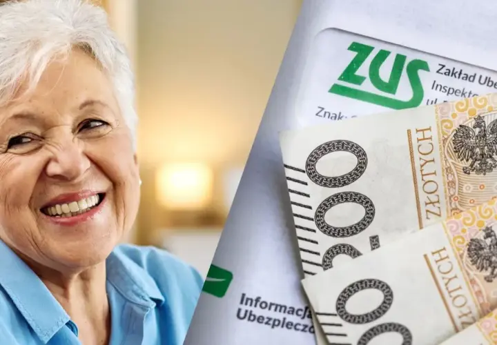 Uśmiechnięta starsza pani obok dokumentów ZUS i banknotów 500 zł. Nowe zasady przejścia na emeryturę tabela.