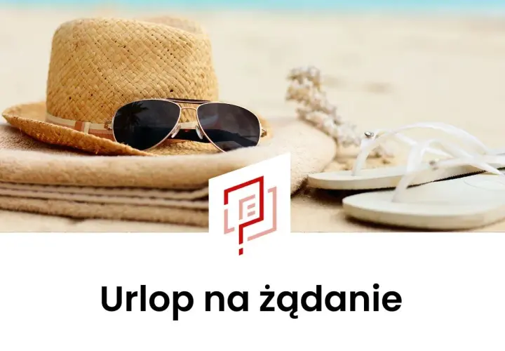Słomkowy kapelusz, okulary przeciwsłoneczne i klapki na plaży. Idealny zestaw na urlop na żądanie.