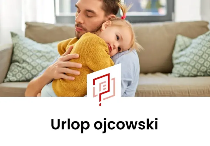 Ojciec tuli córeczkę, przygotowując wniosek o urlop ojcowski. Czas spędzony z rodziną jest bezcenny.