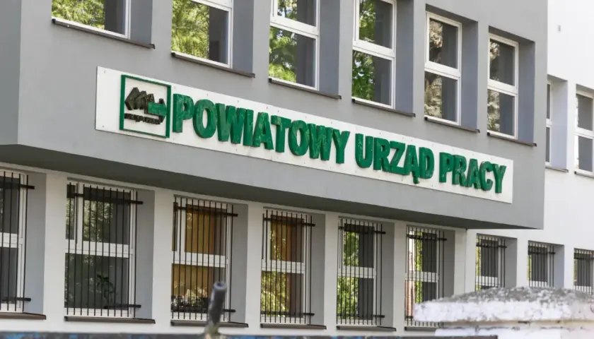Powiatowy Urząd Pracy. Tu dowiesz się, jak się zwolnić żeby dostać zasiłek dla bezrobotnych.