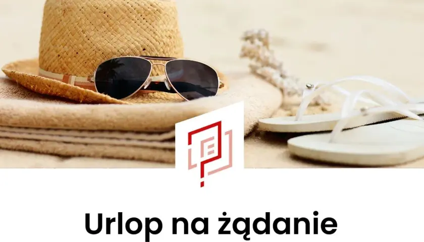Słomkowy kapelusz, okulary przeciwsłoneczne i klapki na plaży. Idealny zestaw na urlop na żądanie.