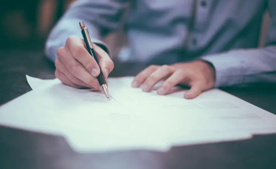 Co grozi za porzucenie pracy? Skutki i bezpieczne alternatywy