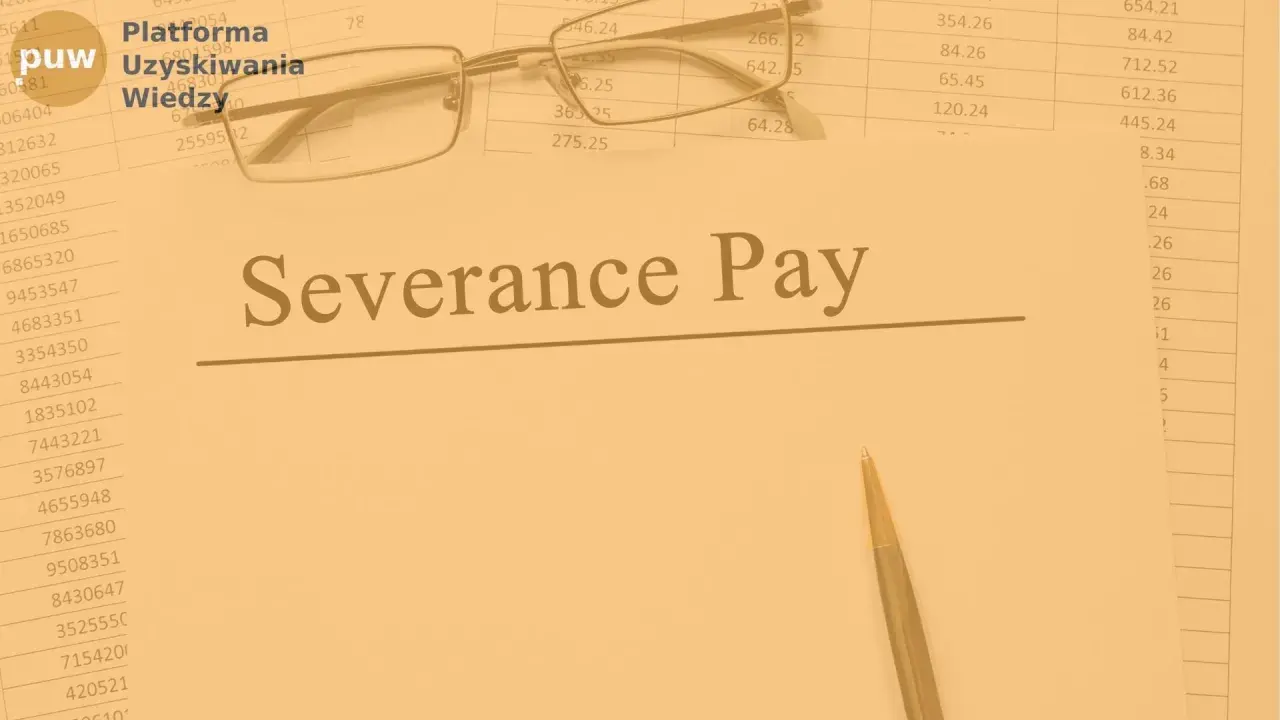 Okulary i długopis na dokumentach z napisem "Severance Pay", symbolizujące odprawę przy likwidacji stanowiska.