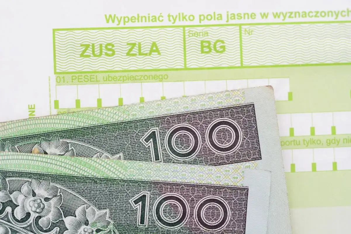 Formularz ZUS ZLA z banknotami 100 zł. Czy pracodawca widzi kod choroby?